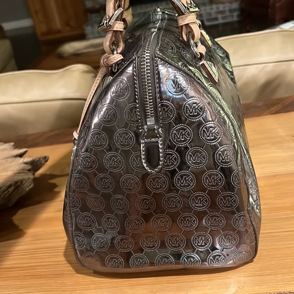 Michael Kores purse - Picture 4 of 8